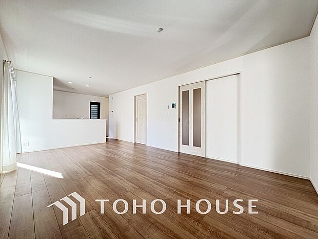 広がりのある住空間、家族が集まるリビング・ダイニング