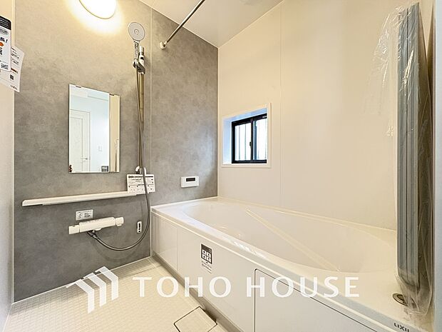 一日の疲れを癒すバスルームは、心地よいリラックスを叶える清潔感溢れる空間