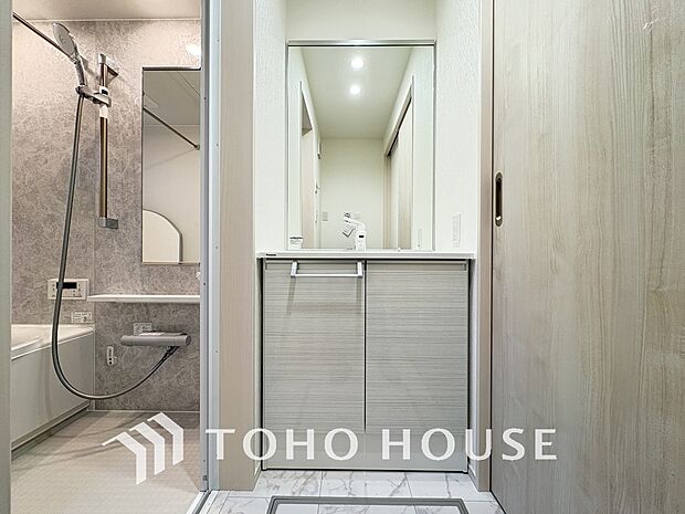 オシャレな洗面所は朝の身支度も楽しくなりますね