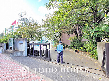 渋谷区立加計塚小学校 距離550m