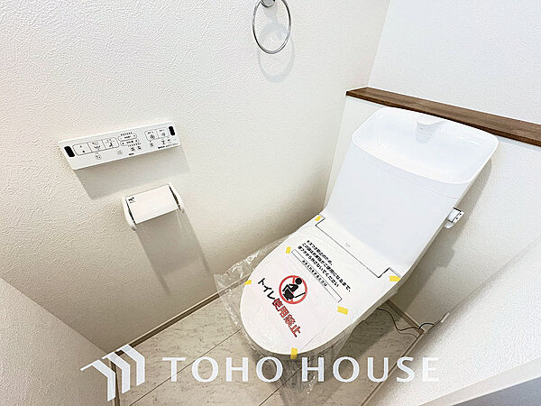 トイレには快適な温水洗浄便座付