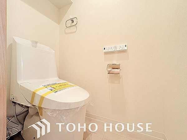 トイレには快適な温水洗浄便座付