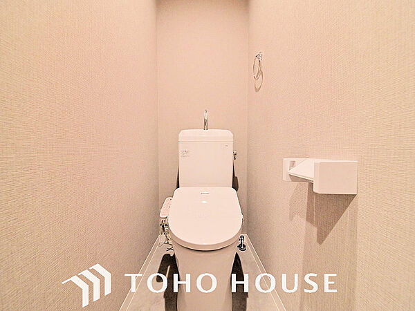 トイレには快適な温水洗浄便座付