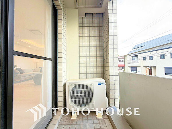 日当たりの良いバルコニーで晴れの日の洗濯物も楽しみになりますね