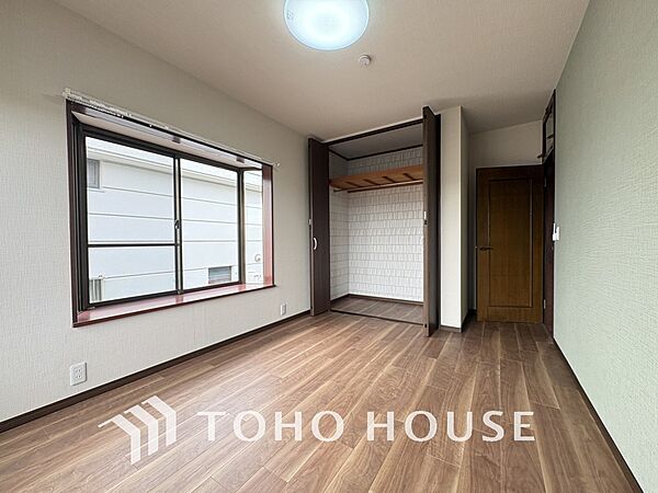 シンプルですっきりとした室内は飽きのこない居心地の良い雰囲気です