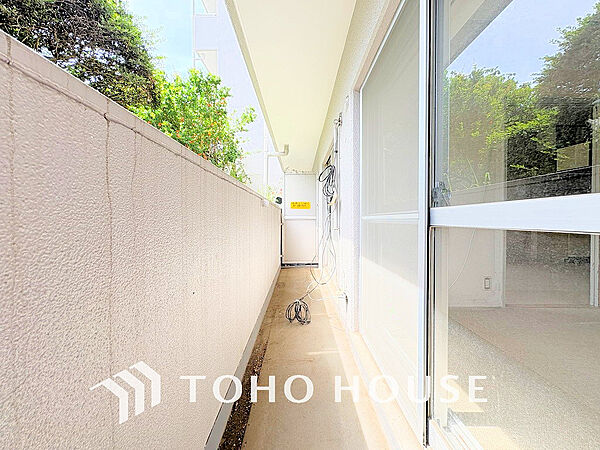日当たりの良いバルコニーで晴れの日の洗濯物も楽しみになりますね