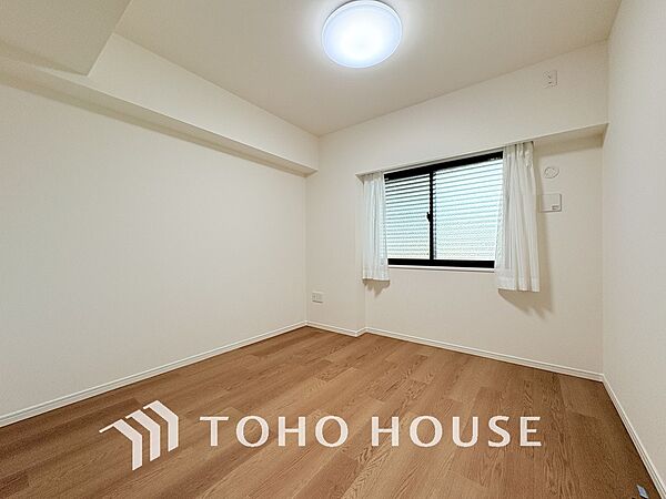 採光もある洋室は、くつろぎのひと時を過ごすのにぴったり