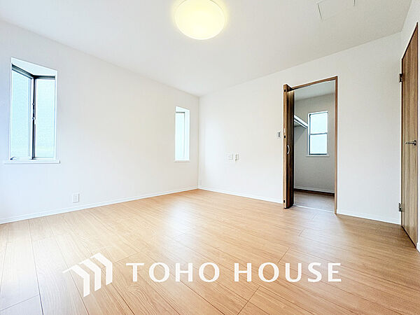 シンプルですっきりとした室内は飽きのこない居心地の良い雰囲気です