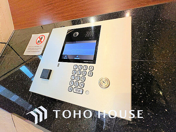 エントランスはオートロック完備で安心のセキュリティ性