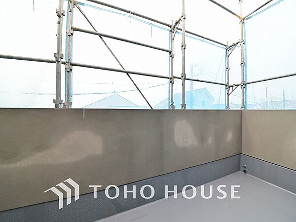 日当たりの良いバルコニーで晴れの日の洗濯物も楽しみになりますね