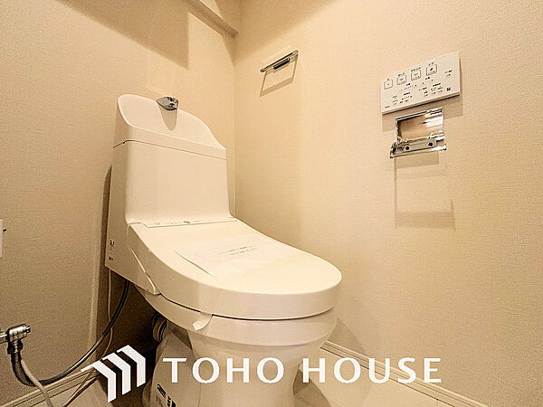トイレには快適な温水洗浄便座付