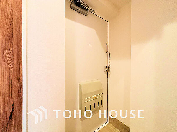 落ち着いた雰囲気の玄関、家族の帰りを暖かく迎えてくれます