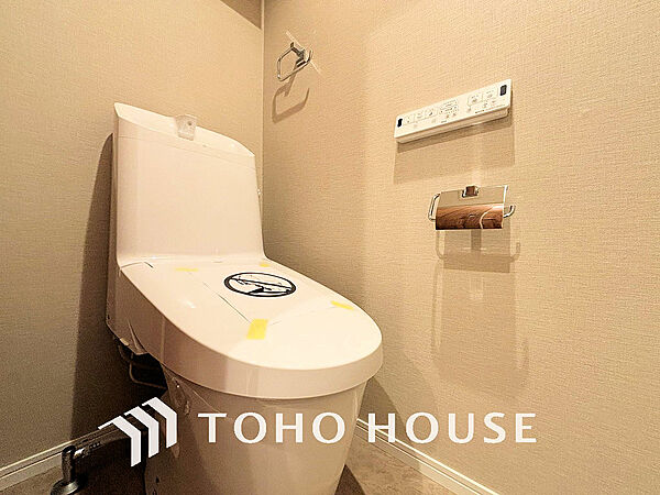 トイレには快適な温水洗浄便座付