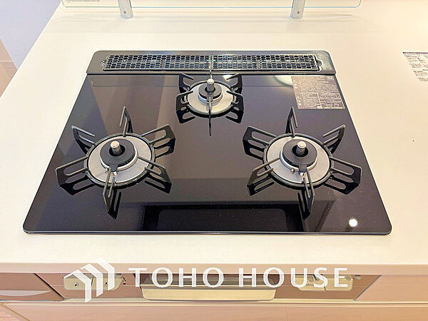 3口ガスコンロでお料理のスピードもUP。効率よくお料理できますね