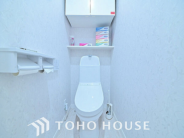 トイレには快適な温水洗浄便座付