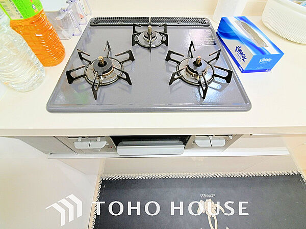 3口ガスコンロで効率よくお料理できますね