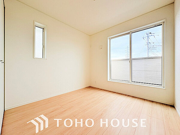 採光もある洋室は、くつろぎのひと時を過ごすのにぴったり