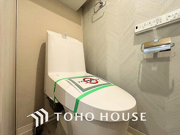 トイレには快適な温水洗浄便座付