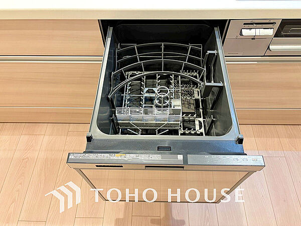 ビルトイン式食洗機完備のシステムキッチンで食後もゆったり家族団らん