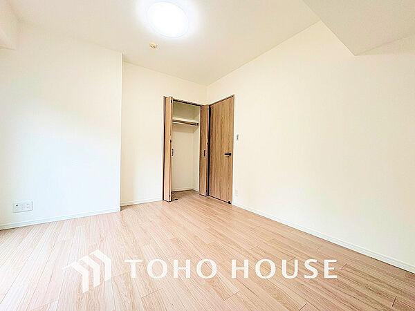 シンプルですっきりとした室内は飽きのこない居心地の良い雰囲気