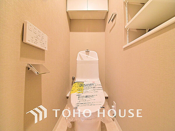 トイレには快適な温水洗浄便座付