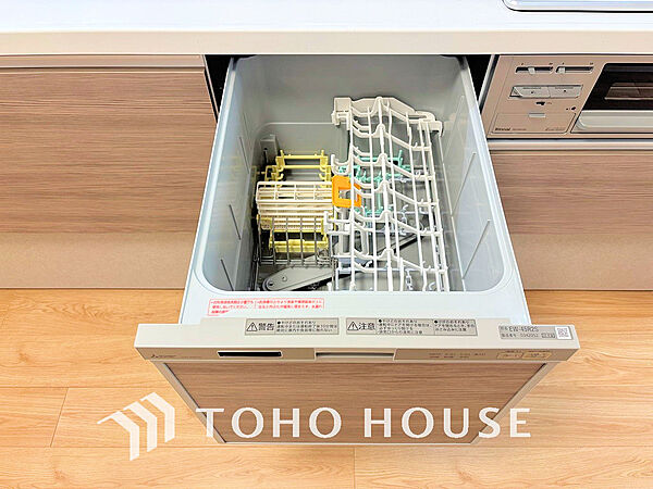ビルトイン式食洗機完備のシステムキッチンで食後もゆったり家族団らん