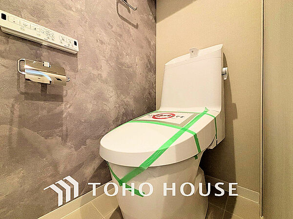 トイレには快適な温水洗浄便座付