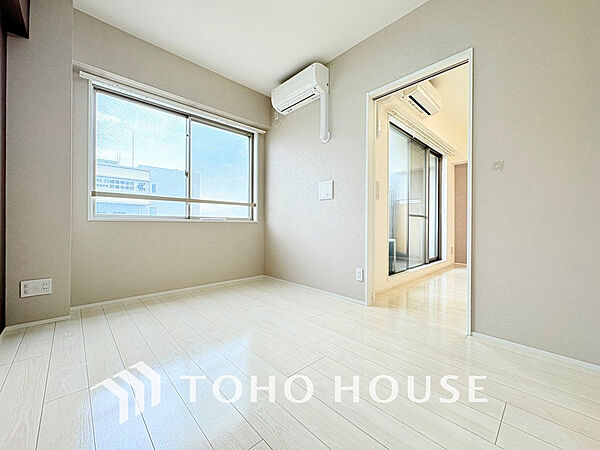 採光もある洋室は、くつろぎのひと時を過ごすのにぴったり
