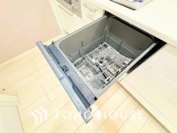 ビルトイン式食洗機完備のシステムキッチンで食後もゆったり家族団らん