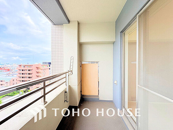 日当たりの良いバルコニーで晴れの日の洗濯物も楽しみになりますね