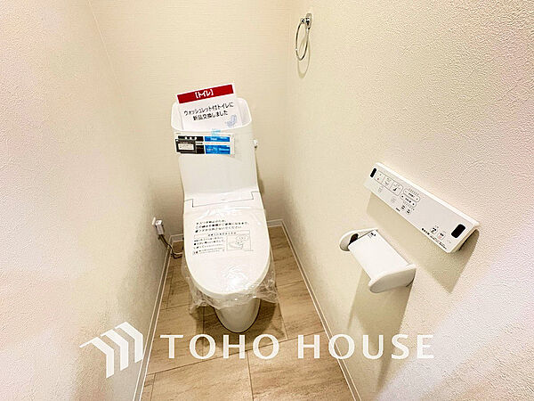 トイレには快適な温水洗浄便座付