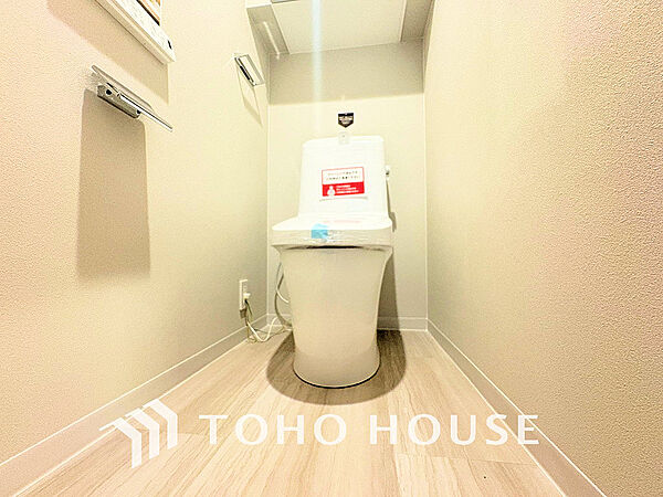 トイレには快適な温水洗浄便座付