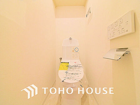 トイレには快適な温水洗浄便座付
