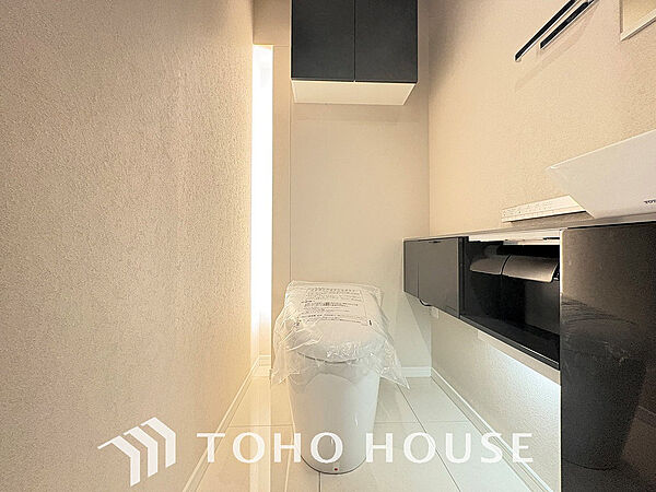 トイレには快適な温水洗浄便座付