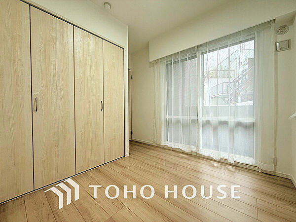 採光もある洋室は、くつろぎのひと時を過ごすのにぴったり