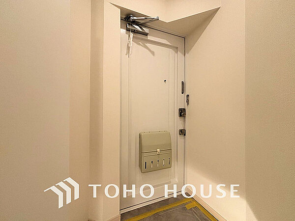 落ち着いた雰囲気の玄関、家族の帰りを暖かく迎えてくれます