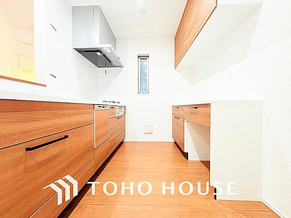 広々キッチンを採用。みんなで作った料理を召し上がりながらの会話は、どのような物になるのでしょうか。