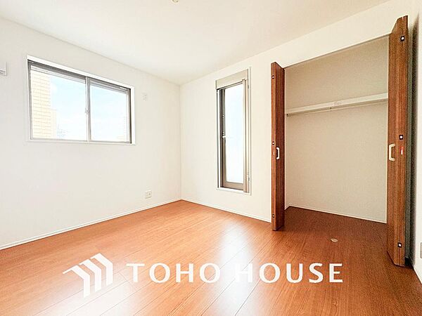 一日の疲れを癒やしてくれる主寝室。時を忘れて過ごす場所として過ごせるお部屋。