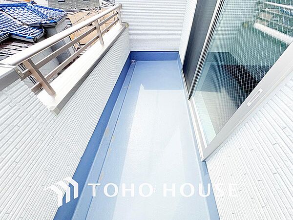日当たりの良いバルコニーで晴れの日の洗濯物も楽しみになりますね