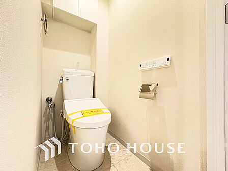 トイレには快適な温水洗浄便座付