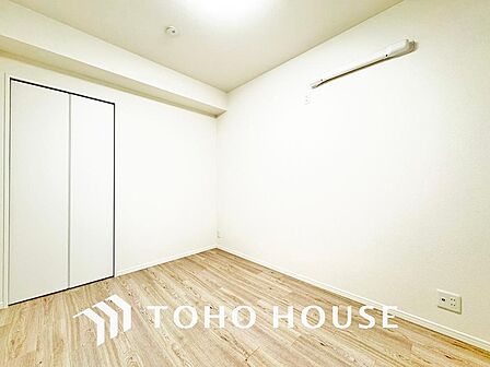 シンプルですっきりとした室内は飽きのこない居心地の良い雰囲気