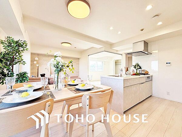 広がりのある住空間、家族が集まるリビング・ダイニング