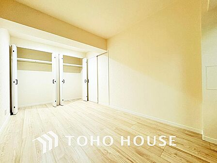 家具の配置のし易い室内です。趣味の部屋としても充分な広さを確保しております。