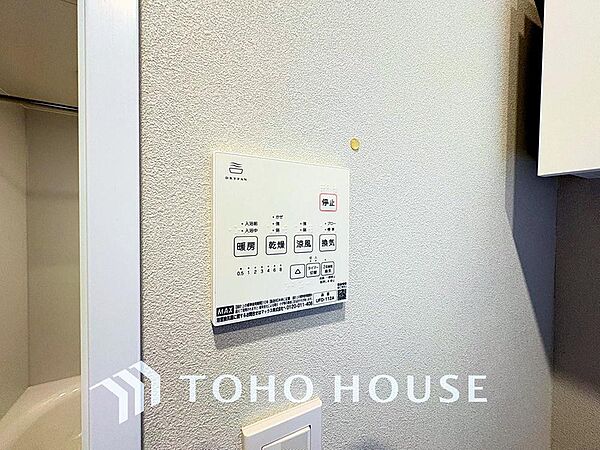 「浴室乾燥機」浴室暖房乾燥機を完備し、雨天時のお洗濯も安心の浴室設備です。