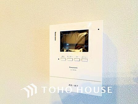 「モニターホン」誰が来てもわかる様にモニター付きインターホンを設置。快適と安らぎを合わせた優しい設計。