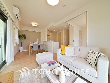 広がりのある住空間、家族が集まるリビング・ダイニング