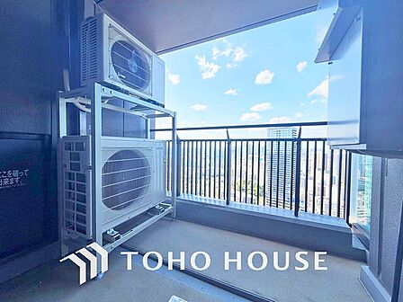 日当たりの良いバルコニーで晴れの日の洗濯物も楽しみになりますね