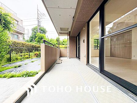 日当たりの良いバルコニーで晴れの日の洗濯物も楽しみになりますね