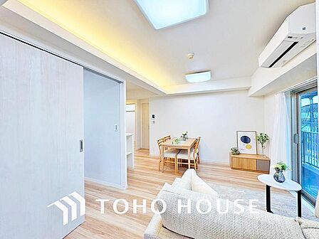 広がりのある住空間、家族が集まるリビング・ダイニング