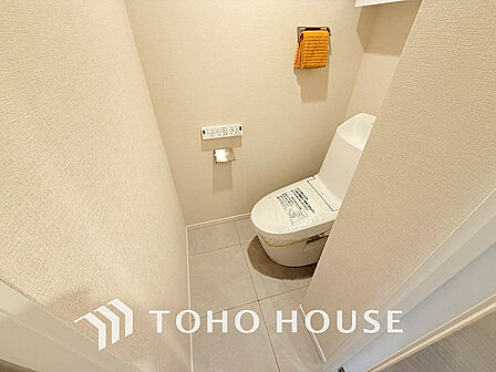 トイレには快適な温水洗浄便座付